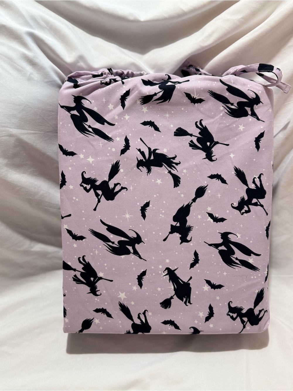 Home Reflections Double
Brushed Halloween 4pc Sheet Set - Witches and Bats (NWOT